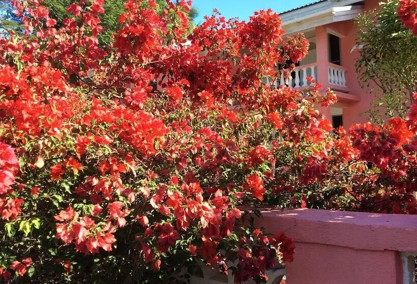 Gentle Breeze Apartments