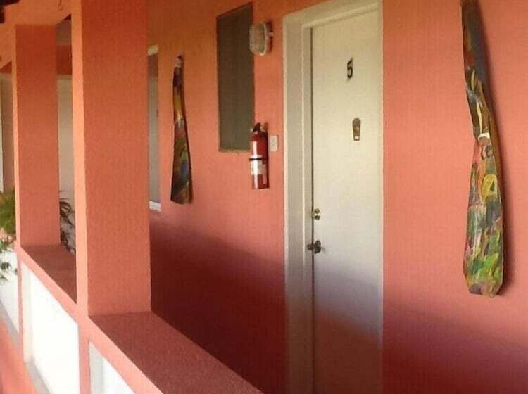 Gentle Breeze Apartments