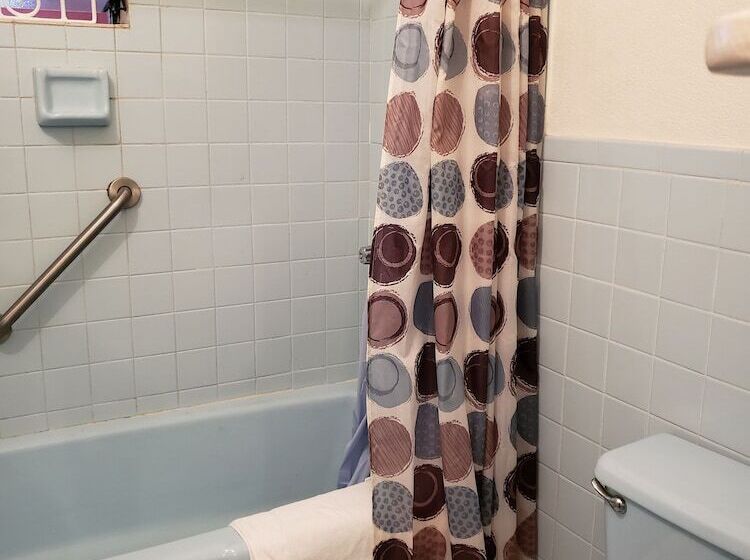 Gentle Breeze Apartments