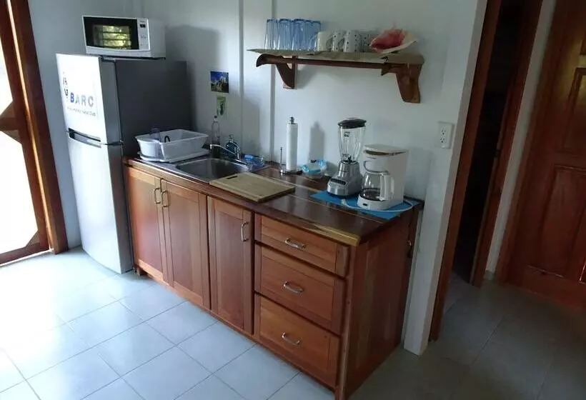هتل Maya Hill Lodge