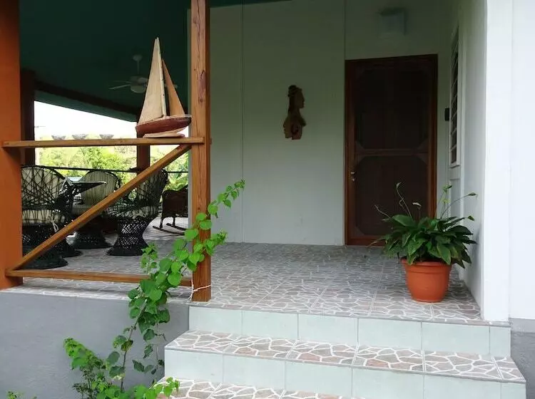 هتل Maya Hill Lodge