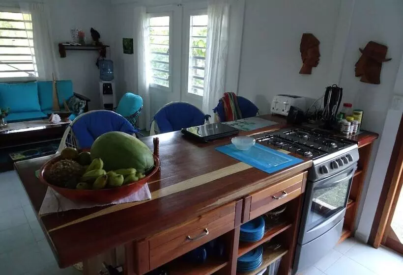 هتل Maya Hill Lodge