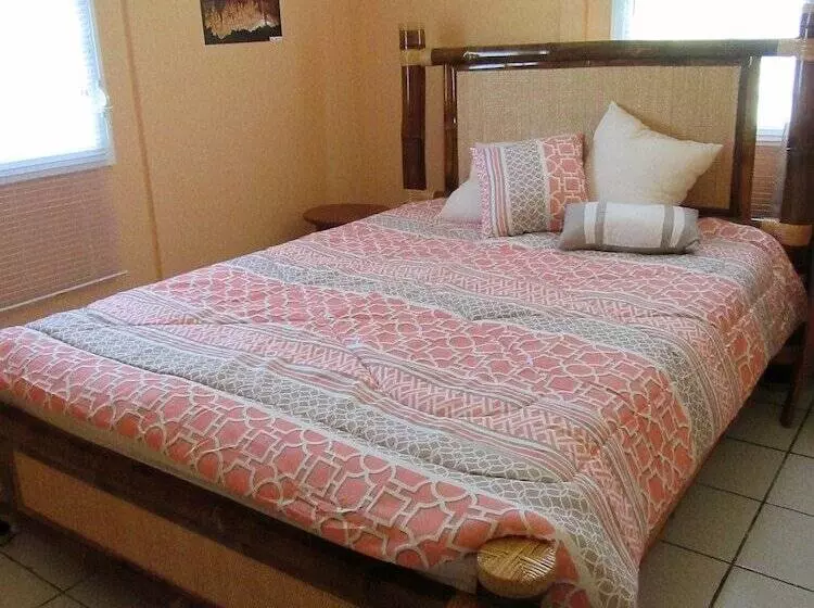 هتل Maya Hill Lodge