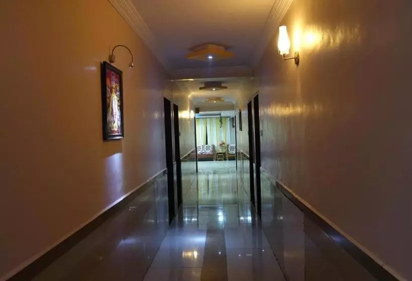 ホテル Sai Shraddha