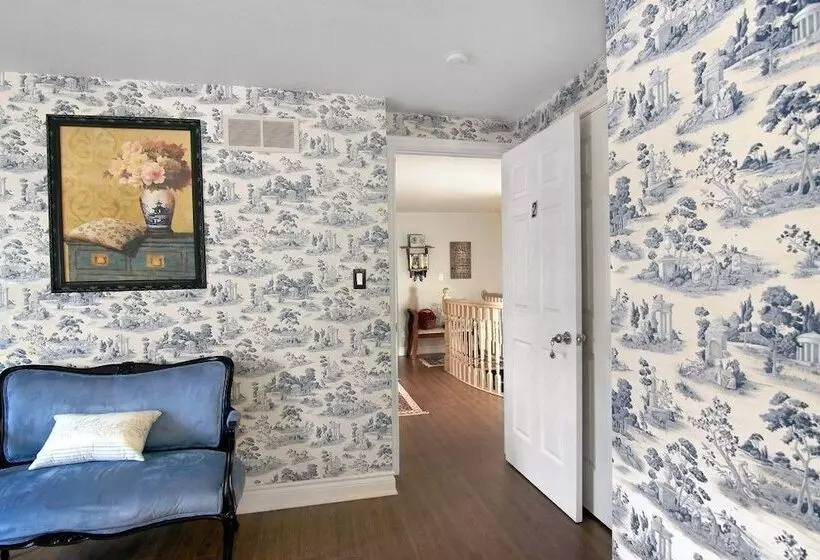 Cobblestone Bed And Breakfast
