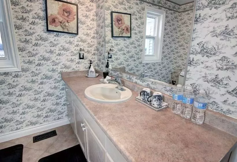 Cobblestone Bed And Breakfast