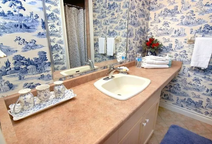 Cobblestone Bed And Breakfast