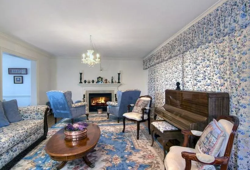 Cobblestone Bed And Breakfast