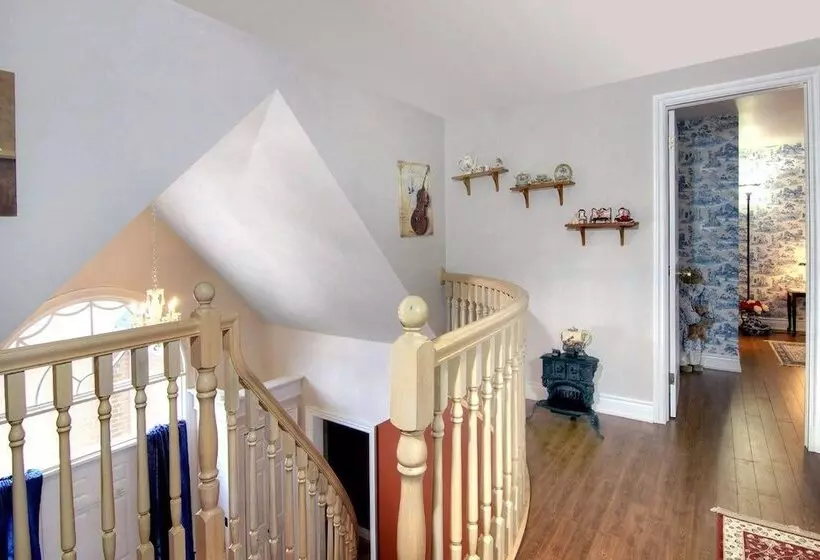 Cobblestone Bed And Breakfast