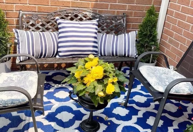 Cobblestone Bed And Breakfast