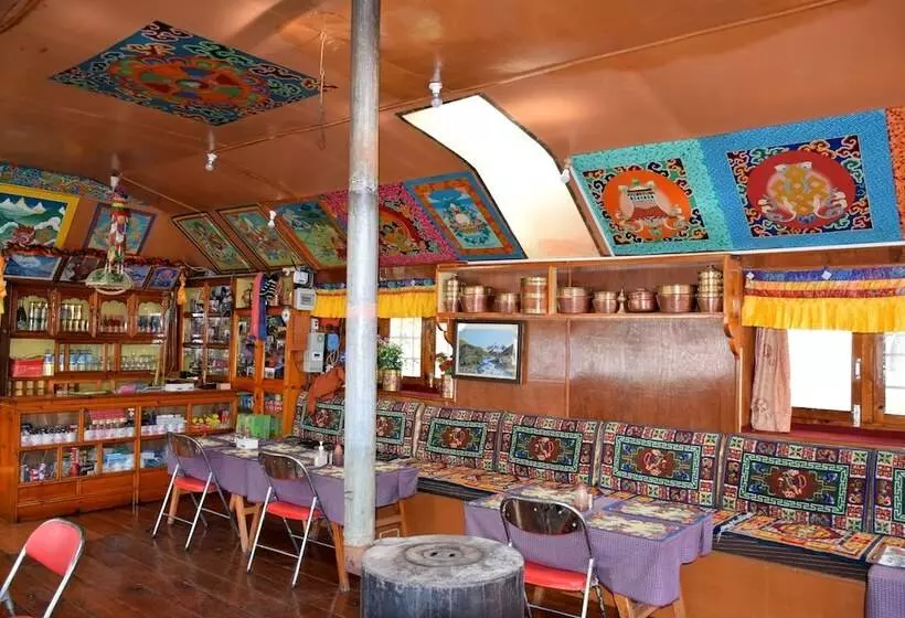 هتل Machermo Lodge & Bakery