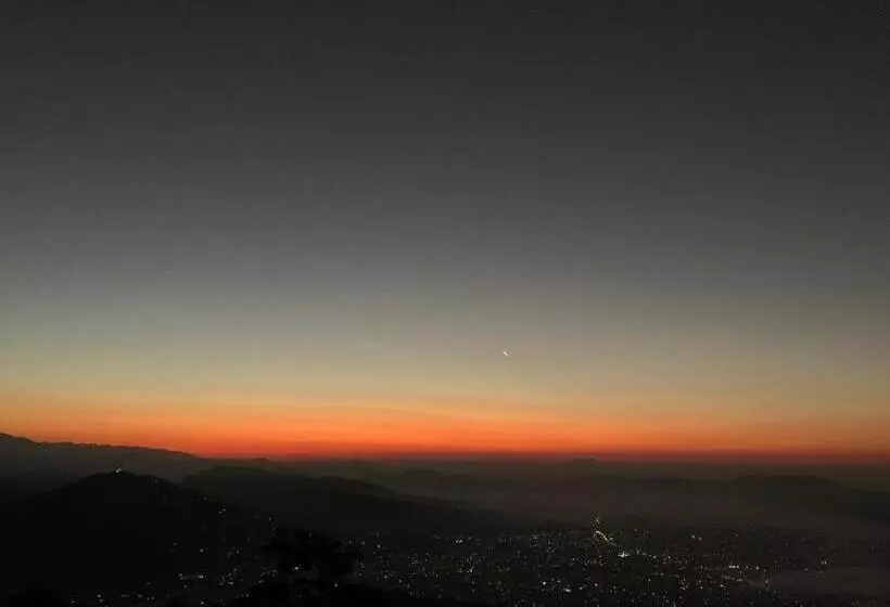 هتل Pristine Himalaya