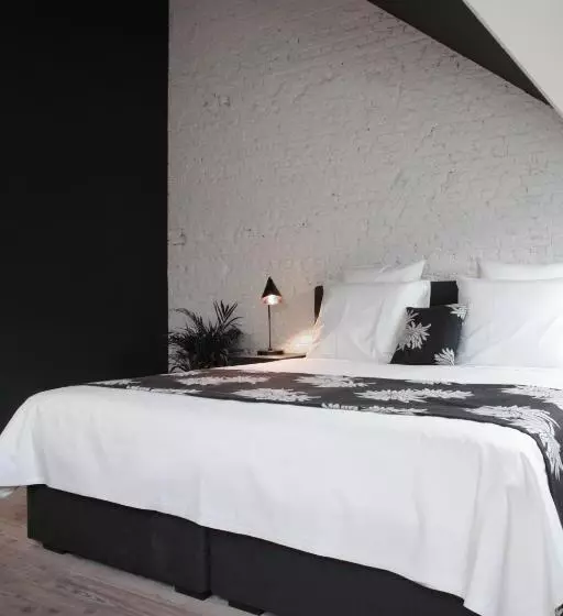 پانسیون Maison Nationale City Flats & Suites