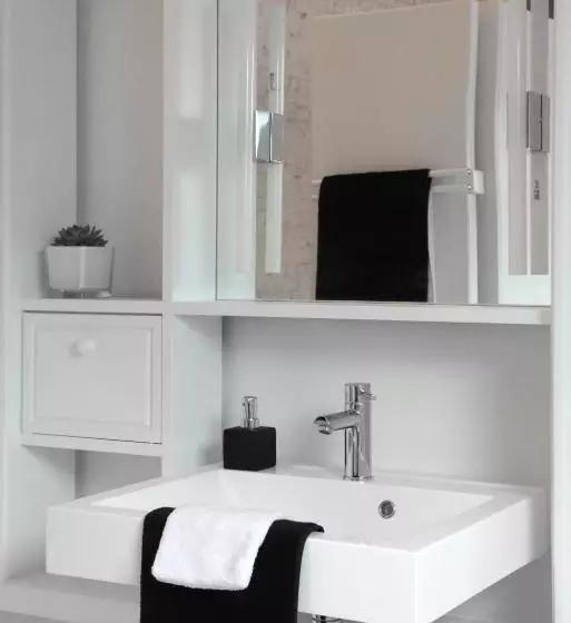 پانسیون Maison Nationale City Flats & Suites