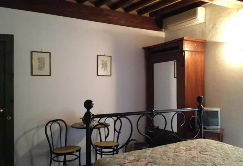 A La Casa Dei Potenti