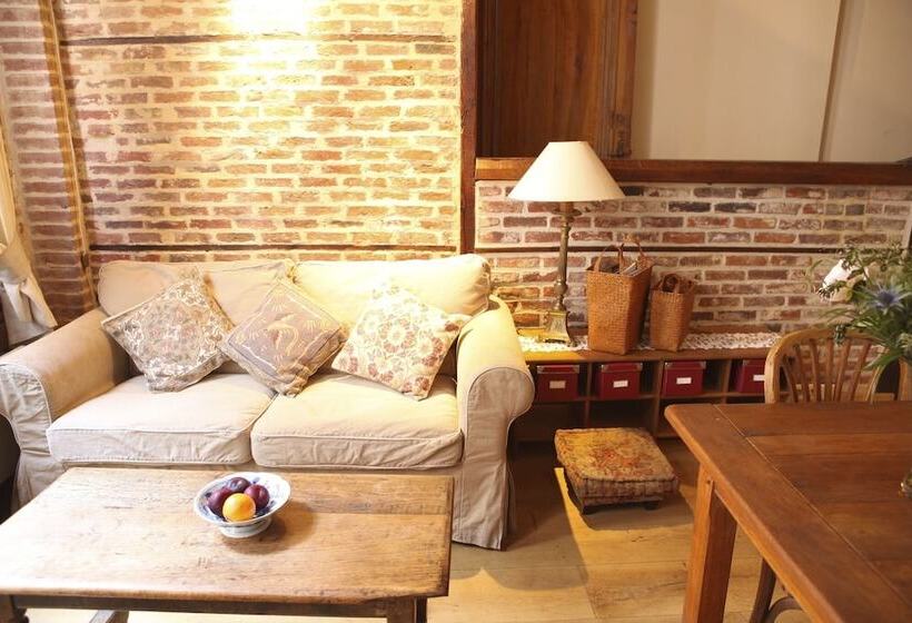 تختخواب و صبحانه Carmelites Guest House