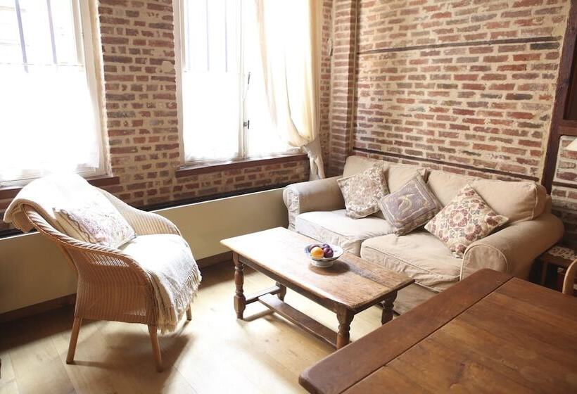 تختخواب و صبحانه Carmelites Guest House