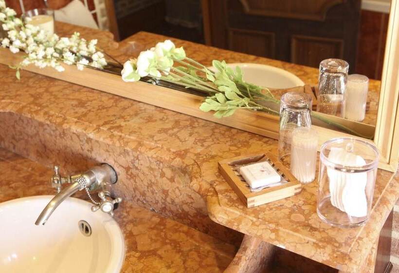 تختخواب و صبحانه Carmelites Guest House