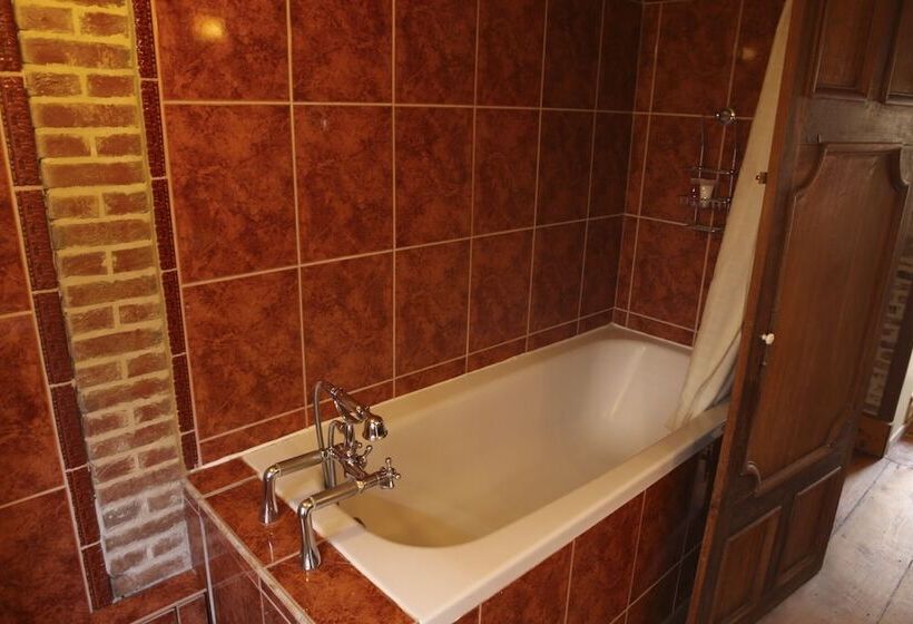 تختخواب و صبحانه Carmelites Guest House