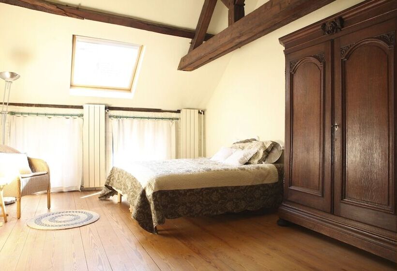 تختخواب و صبحانه Carmelites Guest House