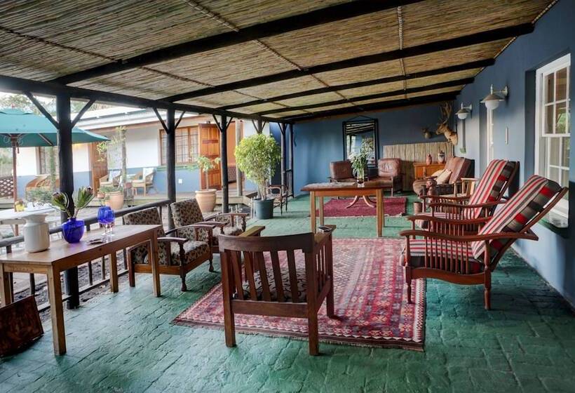 בית מלון כפרי Outeniqua Travel Lodge