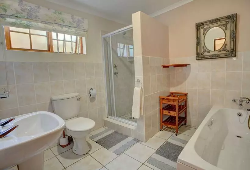 هتل Outeniqua Travel Lodge