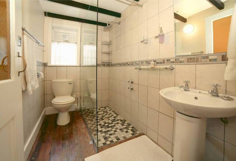 בית מלון כפרי Outeniqua Travel Lodge