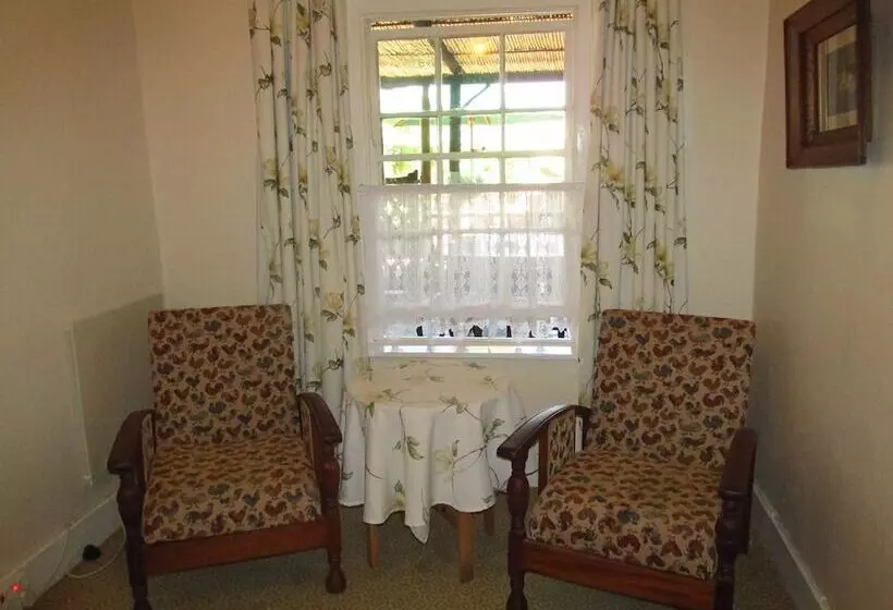 هتل Outeniqua Travel Lodge