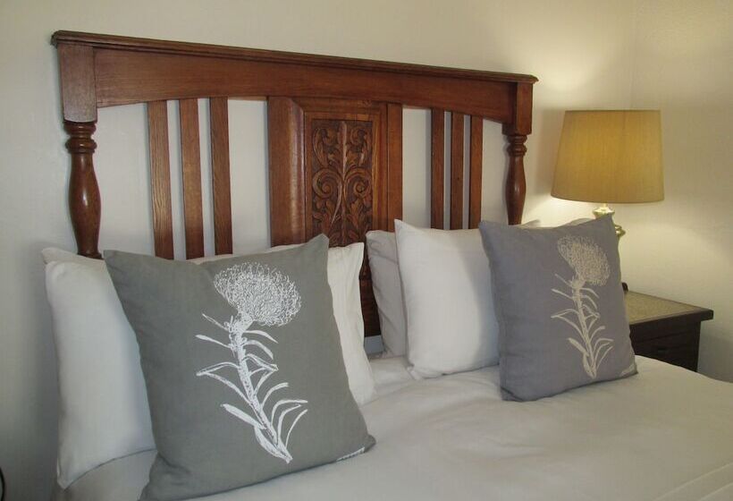 בית מלון כפרי Outeniqua Travel Lodge