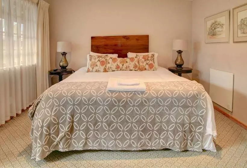 هتل Outeniqua Travel Lodge