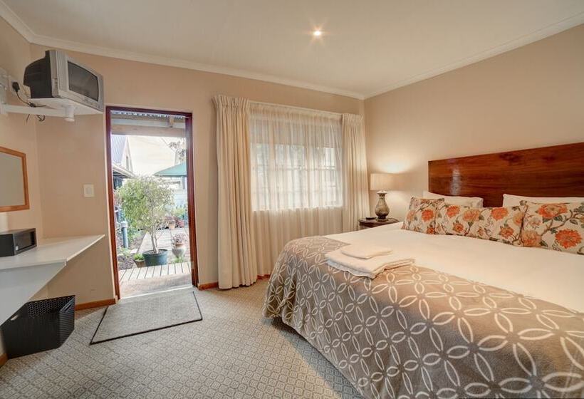 בית מלון כפרי Outeniqua Travel Lodge