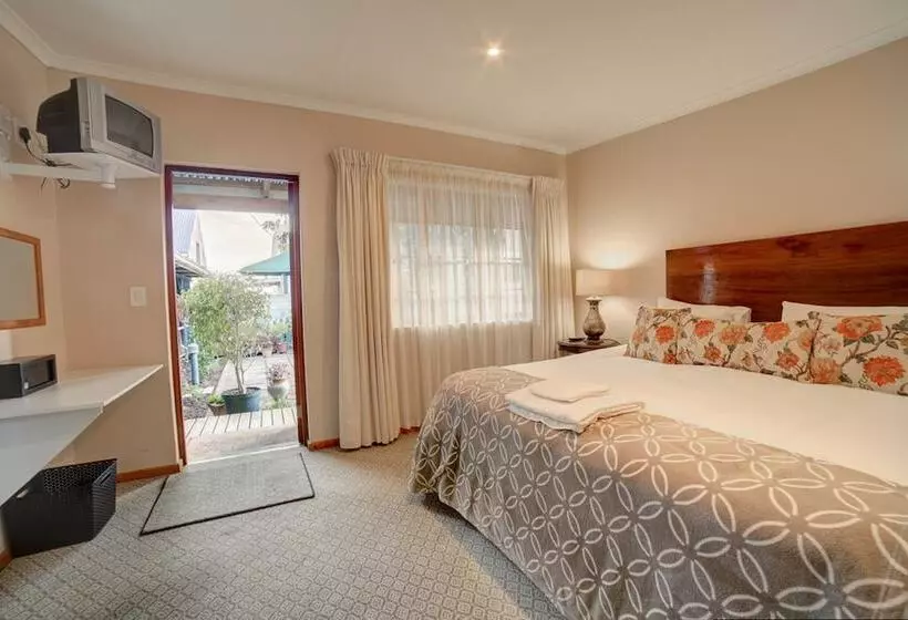 هتل Outeniqua Travel Lodge