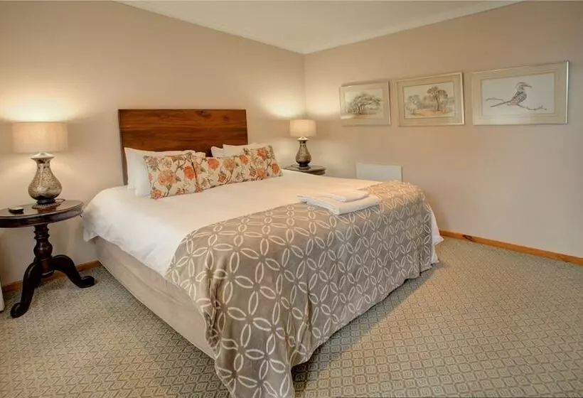 هتل Outeniqua Travel Lodge