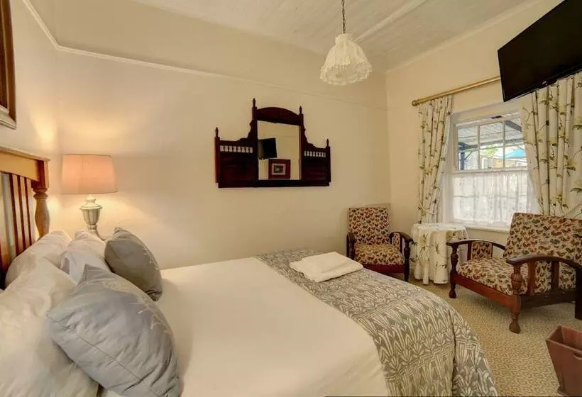 هتل Outeniqua Travel Lodge