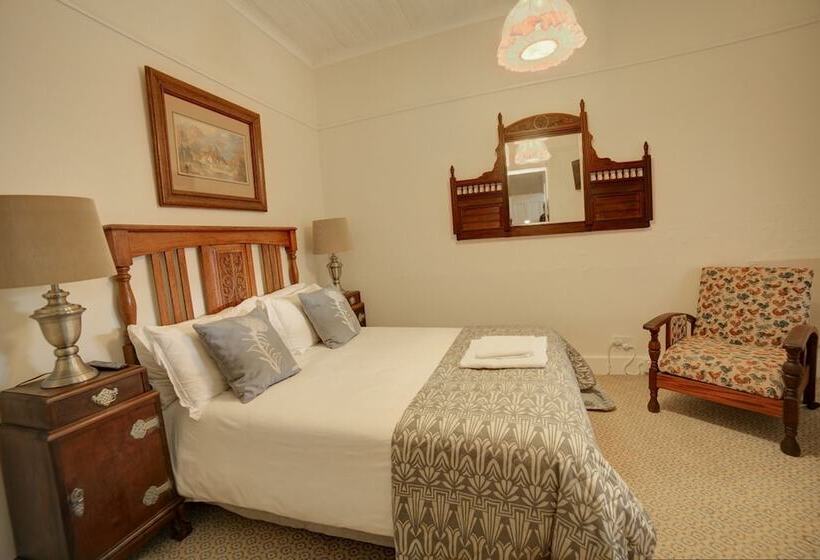 בית מלון כפרי Outeniqua Travel Lodge