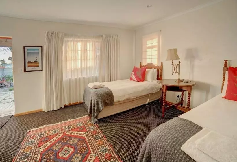هتل Outeniqua Travel Lodge