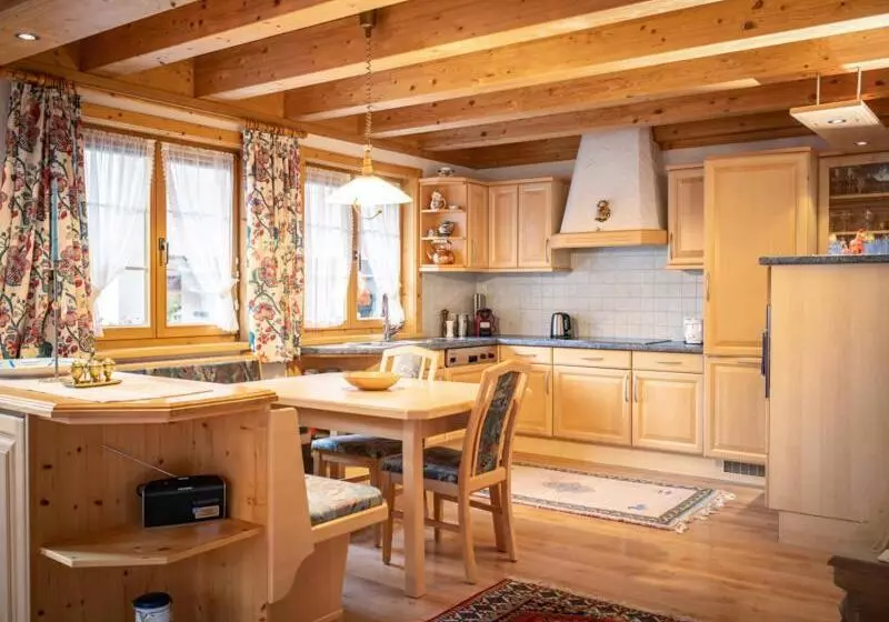 ホテル Pension Der Steinbock   Das 300 Jahre Alte Bauernhaus   Tirol