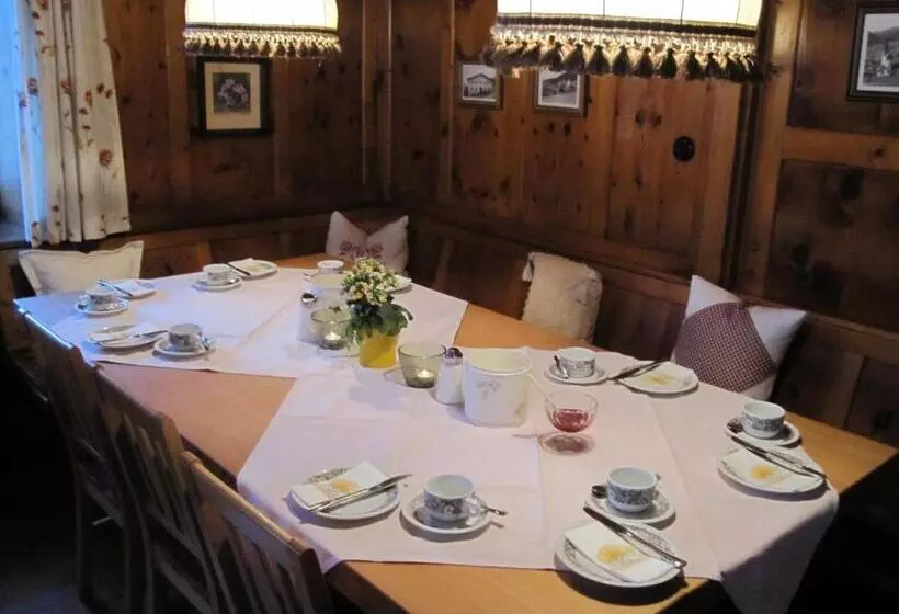 ホテル Pension Der Steinbock   Das 300 Jahre Alte Bauernhaus   Tirol