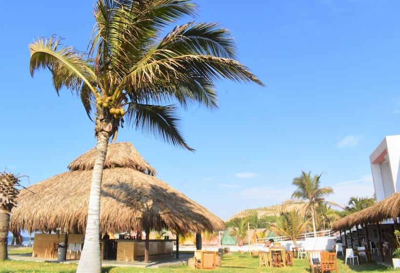 ホテル Socialtel Mancora   Formerly Selina Mancora