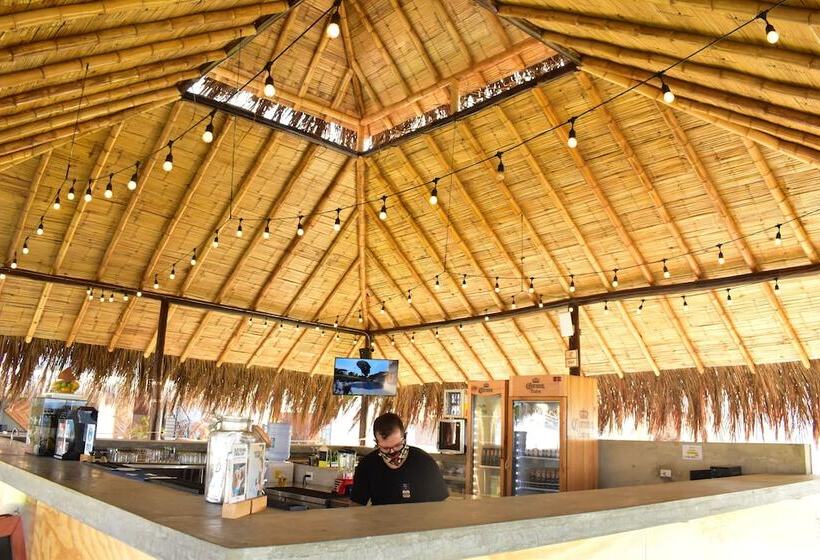 ホテル Socialtel Mancora   Formerly Selina Mancora