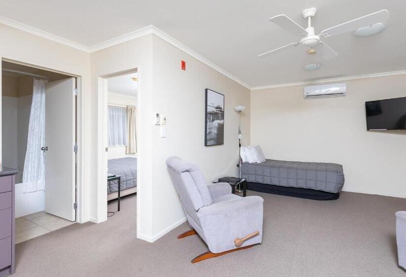 汽车旅馆  Bk's Chardonnay Motor Lodge