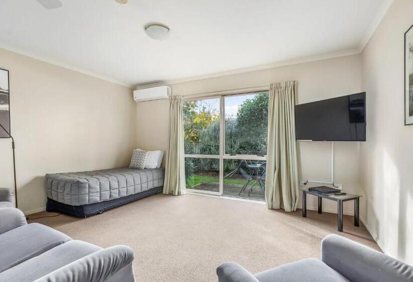 汽车旅馆  Bk's Chardonnay Motor Lodge