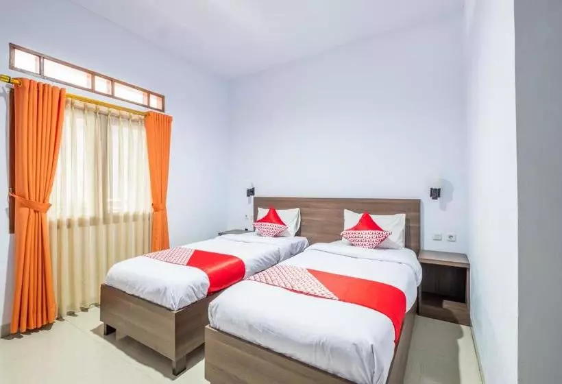 ホテル Azalea Syariah By Oyo Rooms