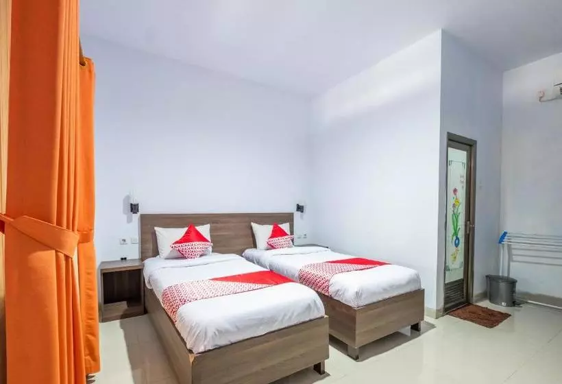 ホテル Azalea Syariah By Oyo Rooms