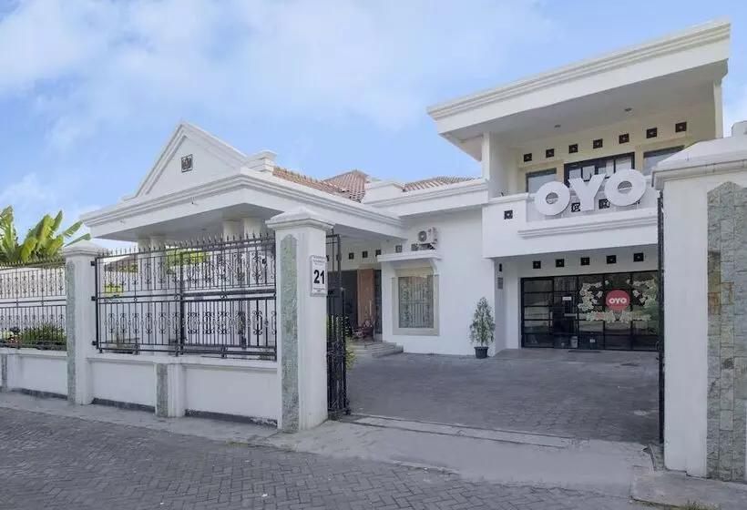 Hotelli Collection O 1061 Aliya Homestay