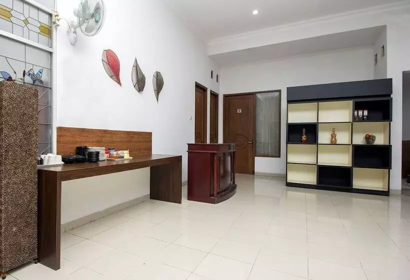 Hotelli Collection O 1061 Aliya Homestay