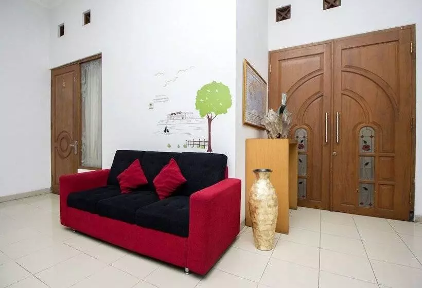 Hotelli Collection O 1061 Aliya Homestay