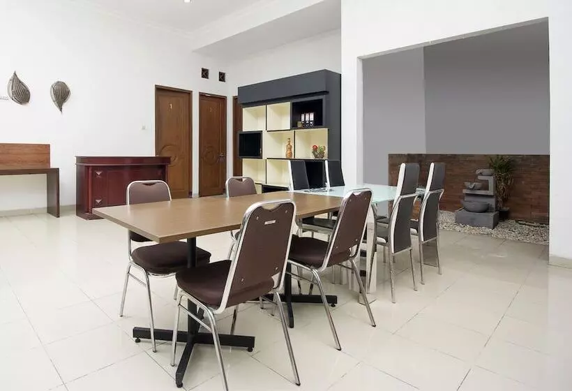 Hotelli Collection O 1061 Aliya Homestay