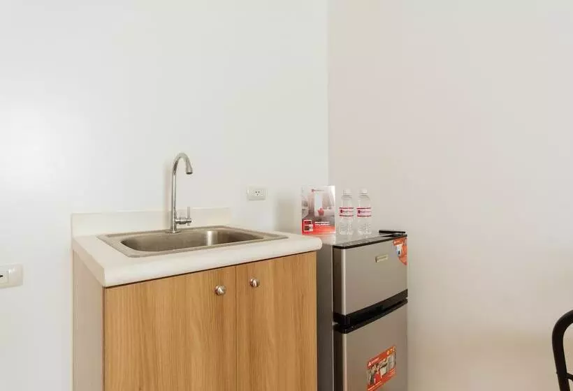 هتل Reddoorz @ Amaia Skies Avenida