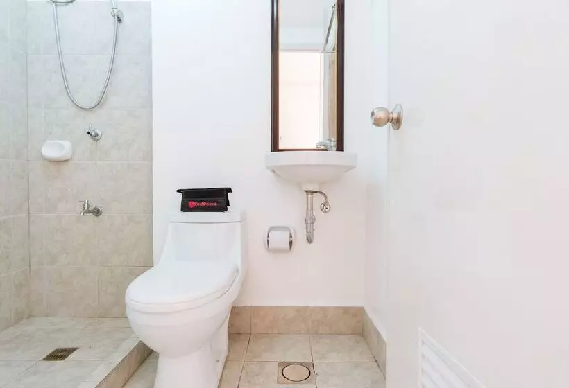 هتل Reddoorz @ Amaia Skies Avenida